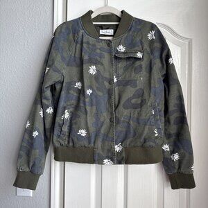 Cloud Chaser White Floral Green Camouflage Bomber Jacket Size L Juniors